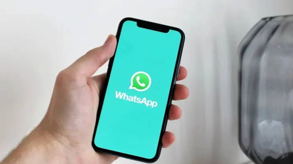Beta Introduces Adding AI Chatbot Button to WhatsApp